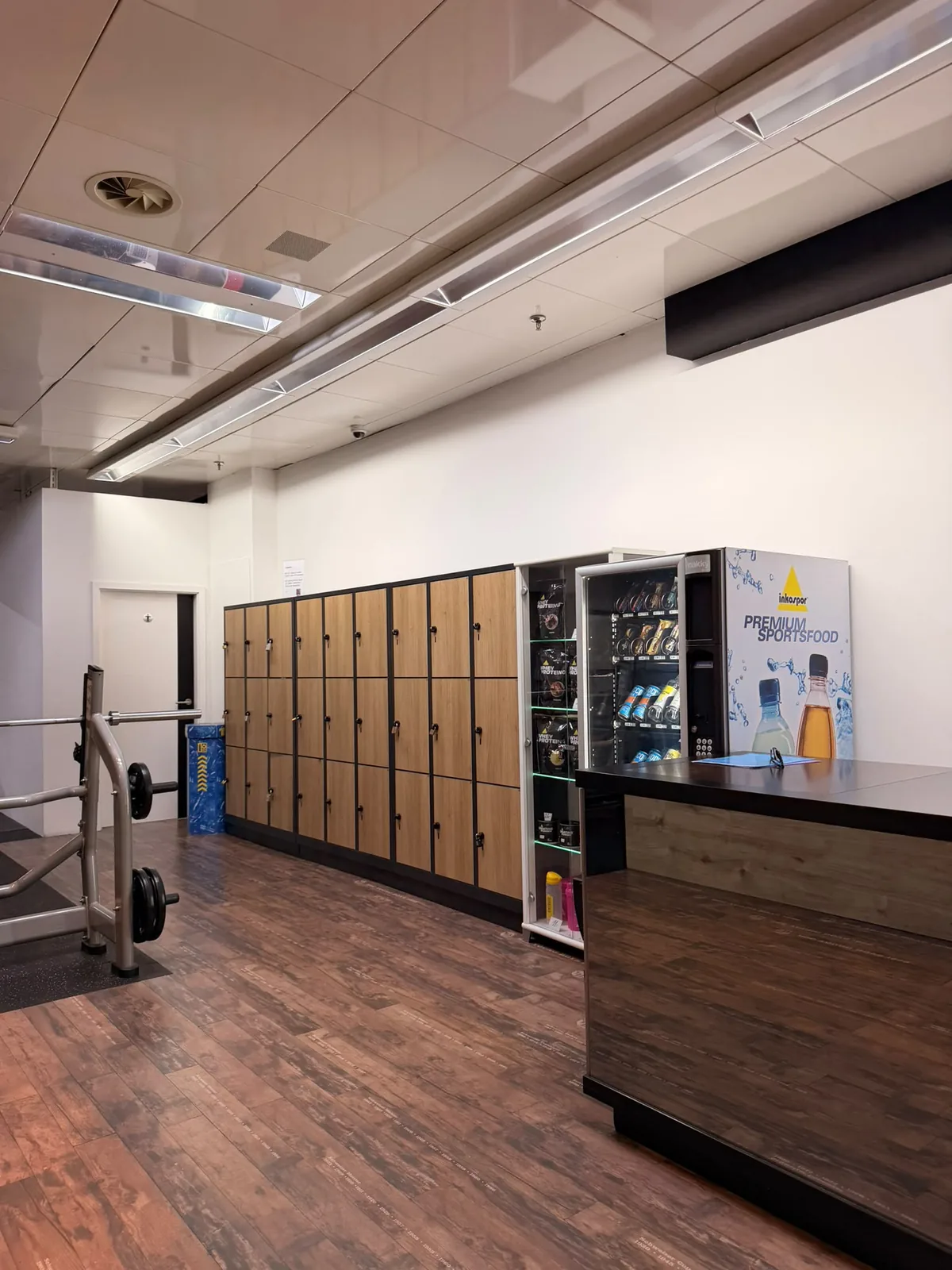 Casiers fermant à clé à l'entrée des vestiaires
